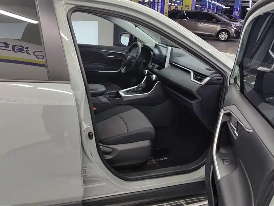Toyota RAV4 Rongfang 2020 2.0L CVT AWD Trend Edition фото 8