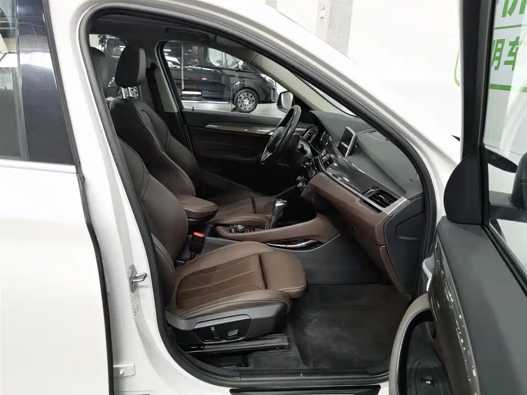 BMW X1 2019 sDrive18Li Premium Model фото 23