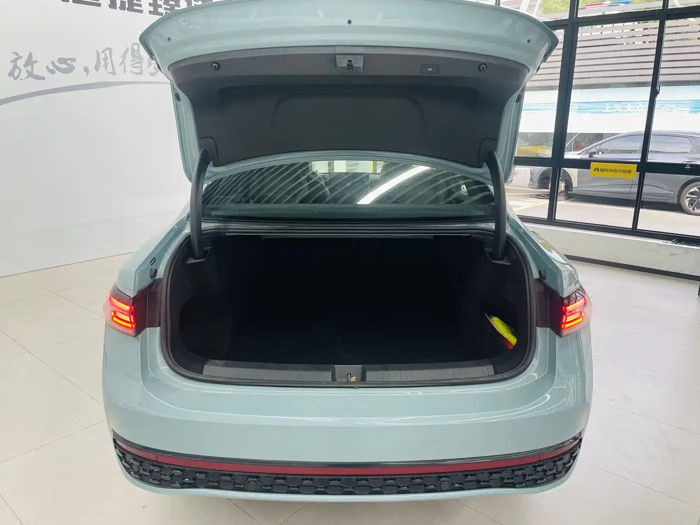 Volkswagen Passat 2025 Model Pro 380TSI Starlight Dragon Premium Edition фото 15