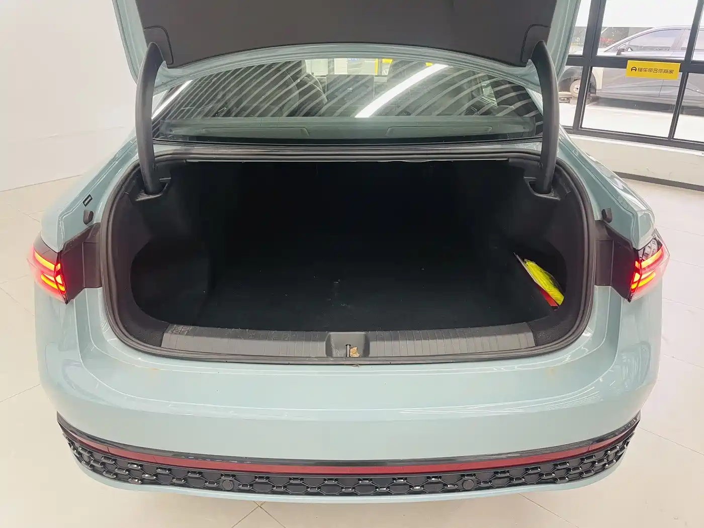Volkswagen Passat 2025 Model Pro 380TSI Starlight Dragon Premium Edition фото 16