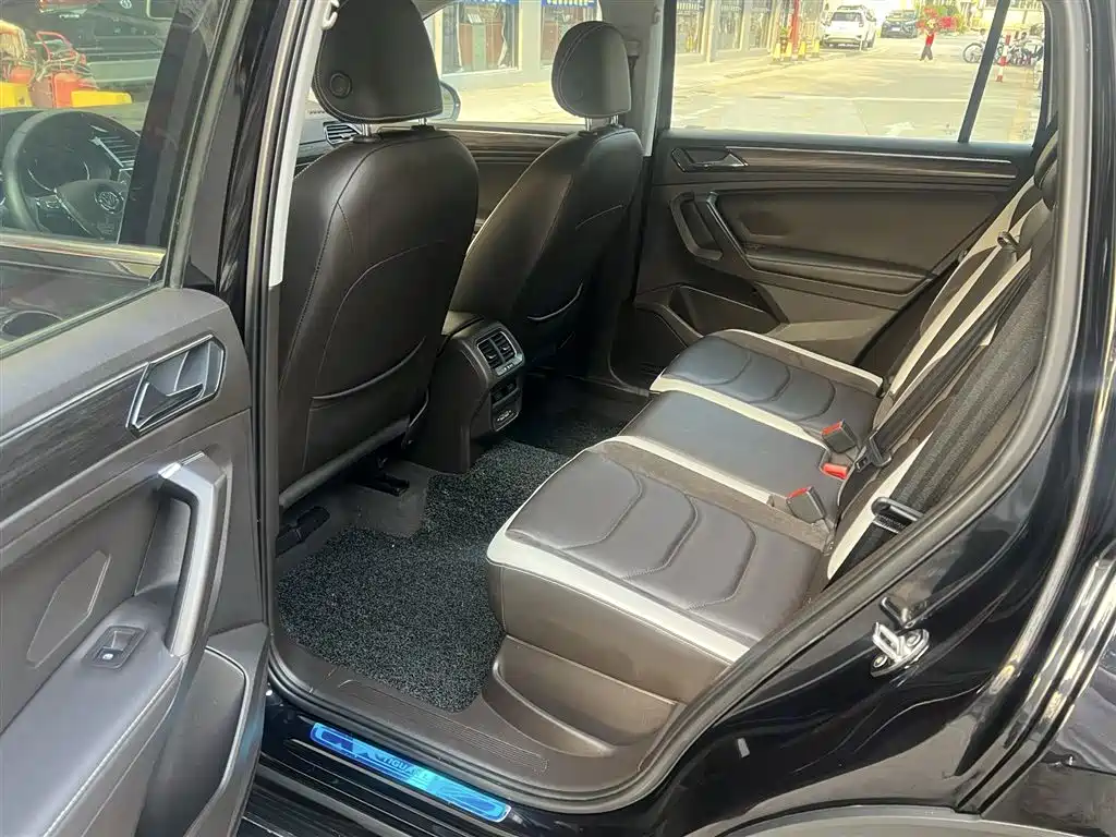 Volkswagen Tiguan L 2018 Facelift 330TSI Automatic 2WD Comfort Edition фото 16