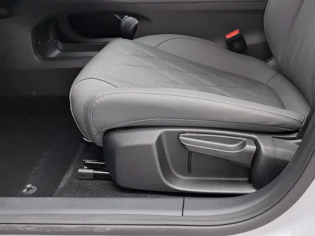 Geely Galaxy Galaxy A7 2025 EM-i 150km Premium Edition фото 20
