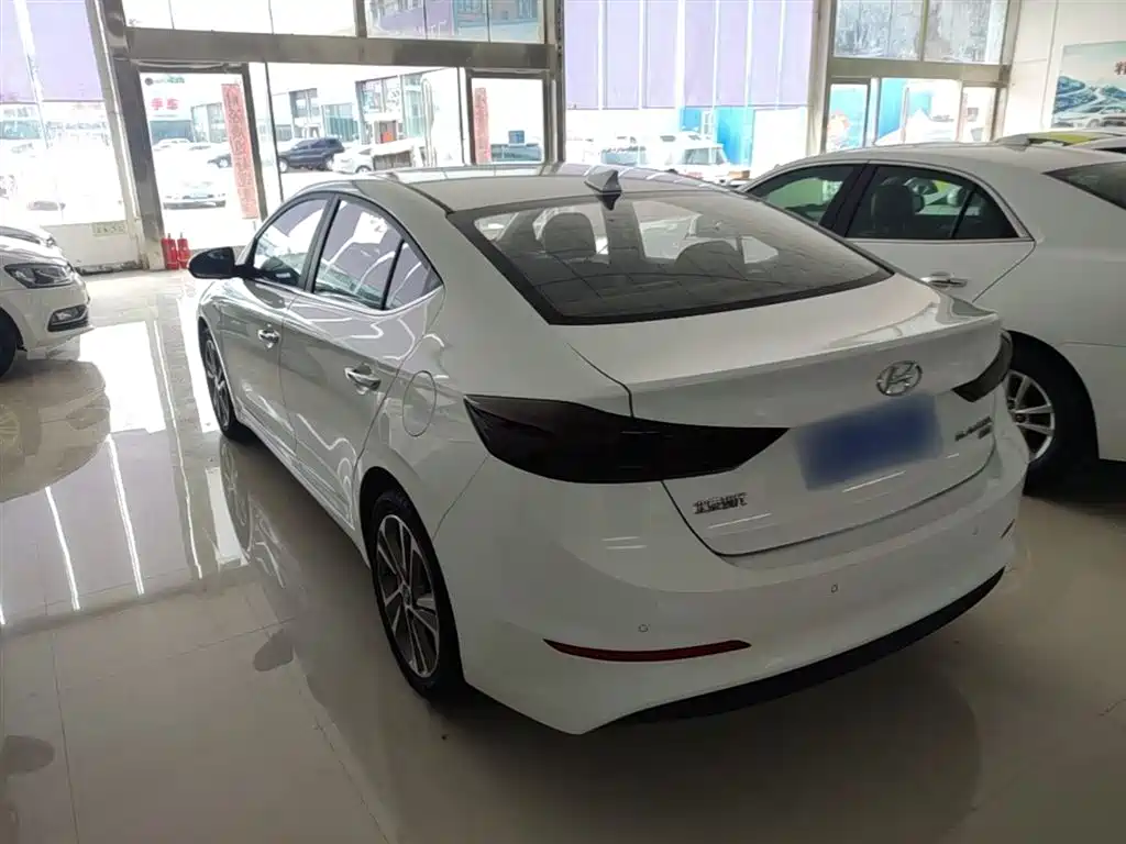 Hyundai Elantra 2016 Model 1.6L Automatic Smart Elite фото 5