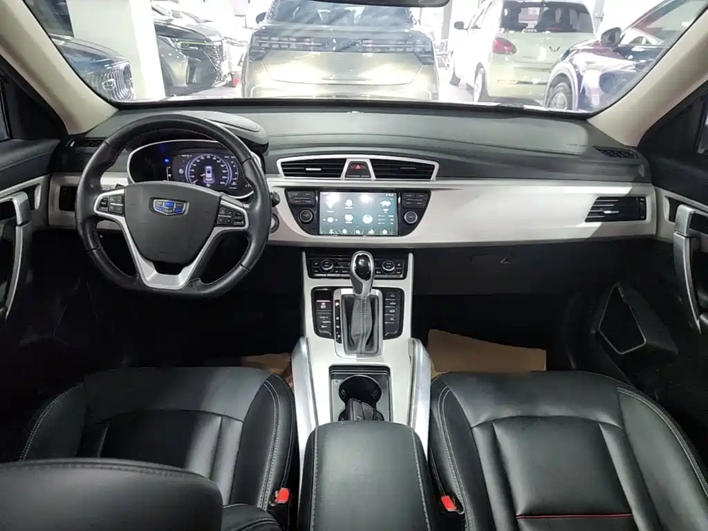 Фото 10 - Geely Atlas