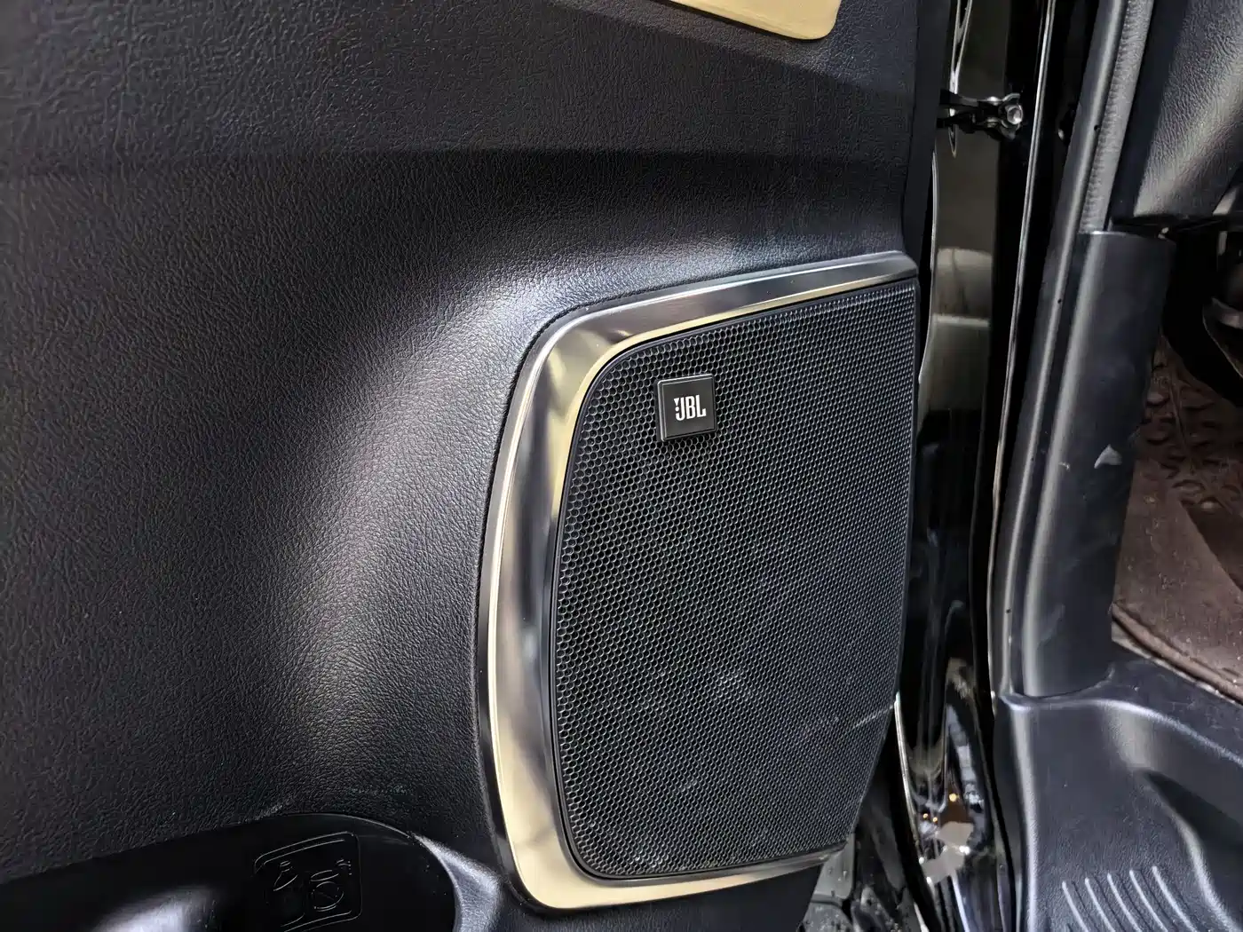Toyota Alphard 2015 3.5L Premium Edition фото 7