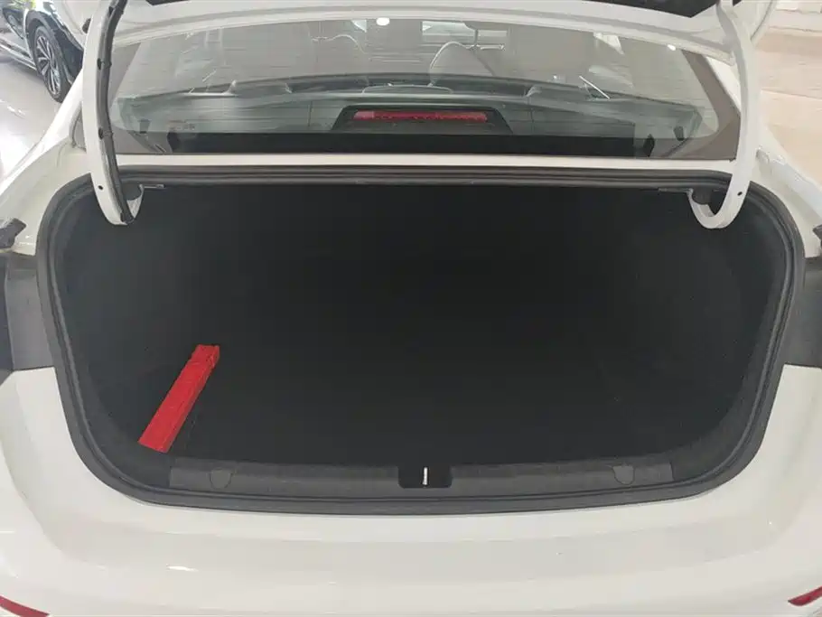Фото 4 - Geely Emgrand