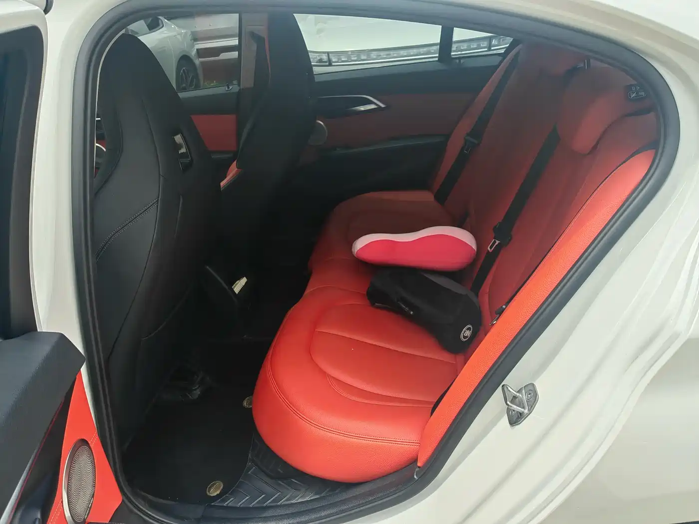 BMW 1 Series 2023 125i M Sport Shadow Edition фото 3