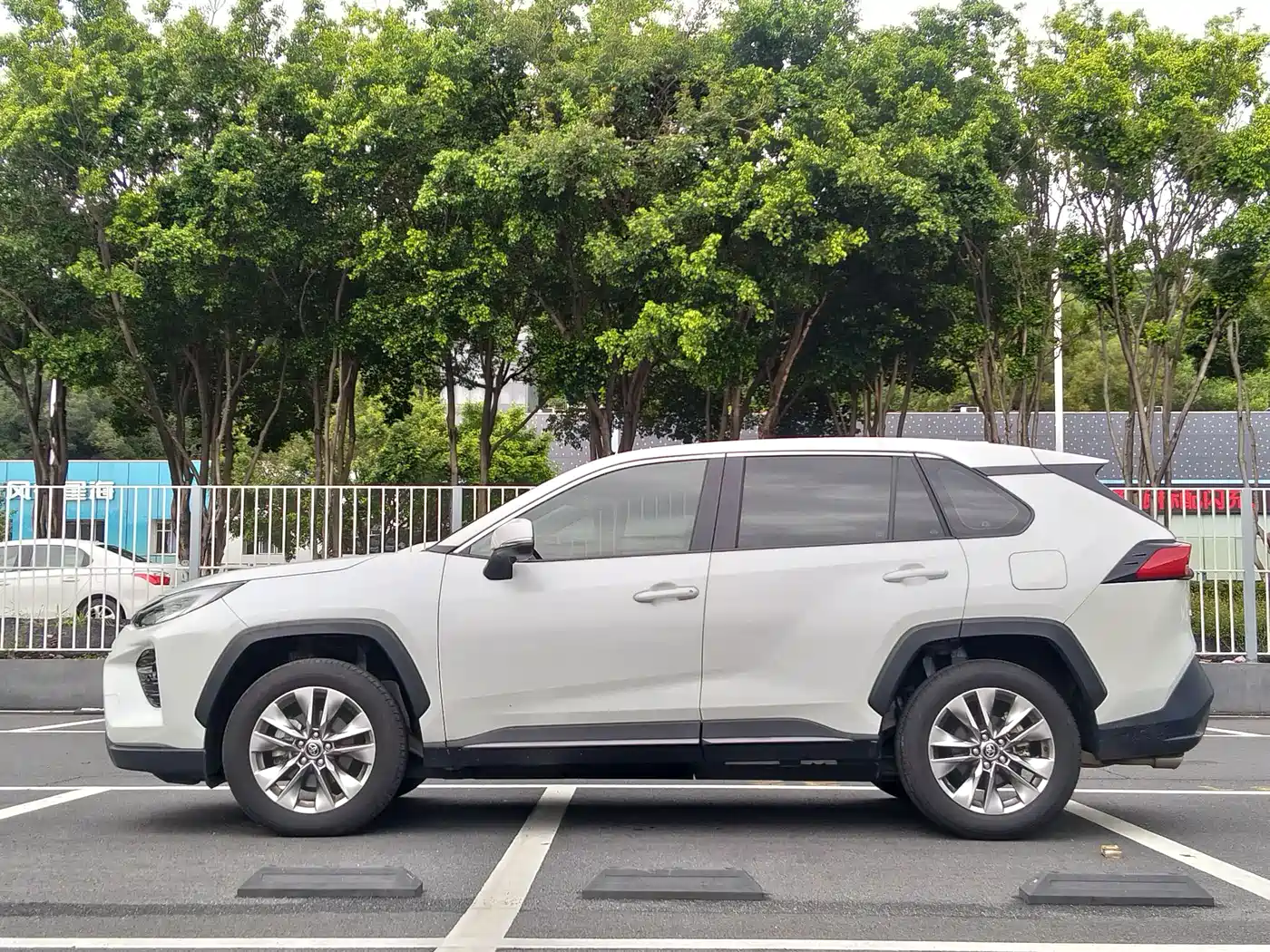 Toyota Wildlander 2025 2024 2.0L CVT FWD Leading Edition