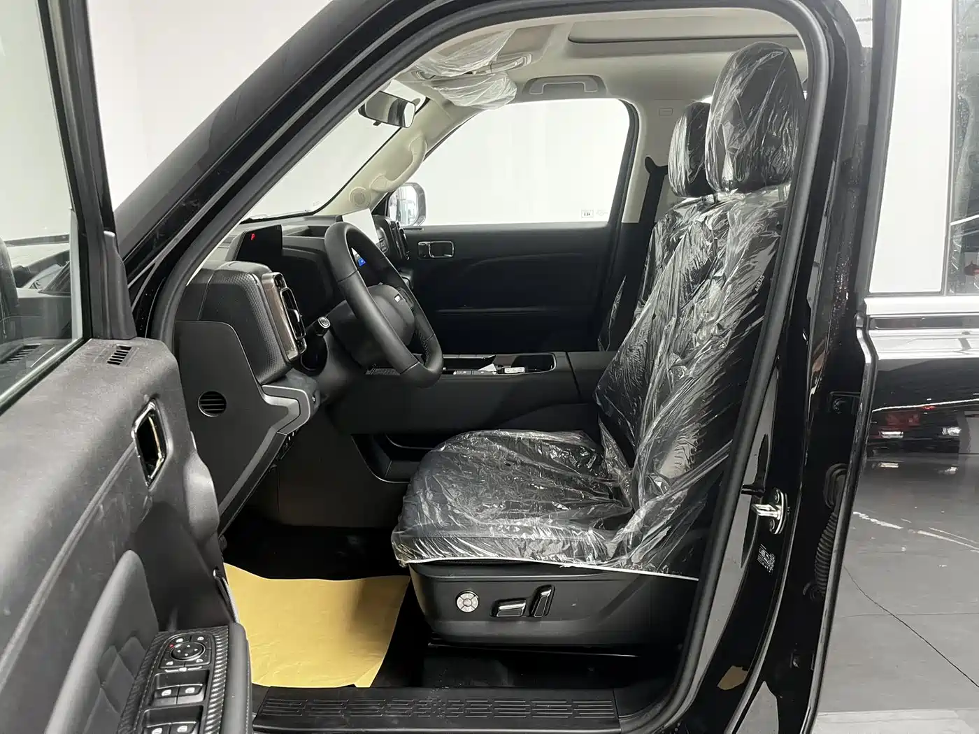 Haval Meng Long NEV 2026 Hi4 102 Premium фото 13