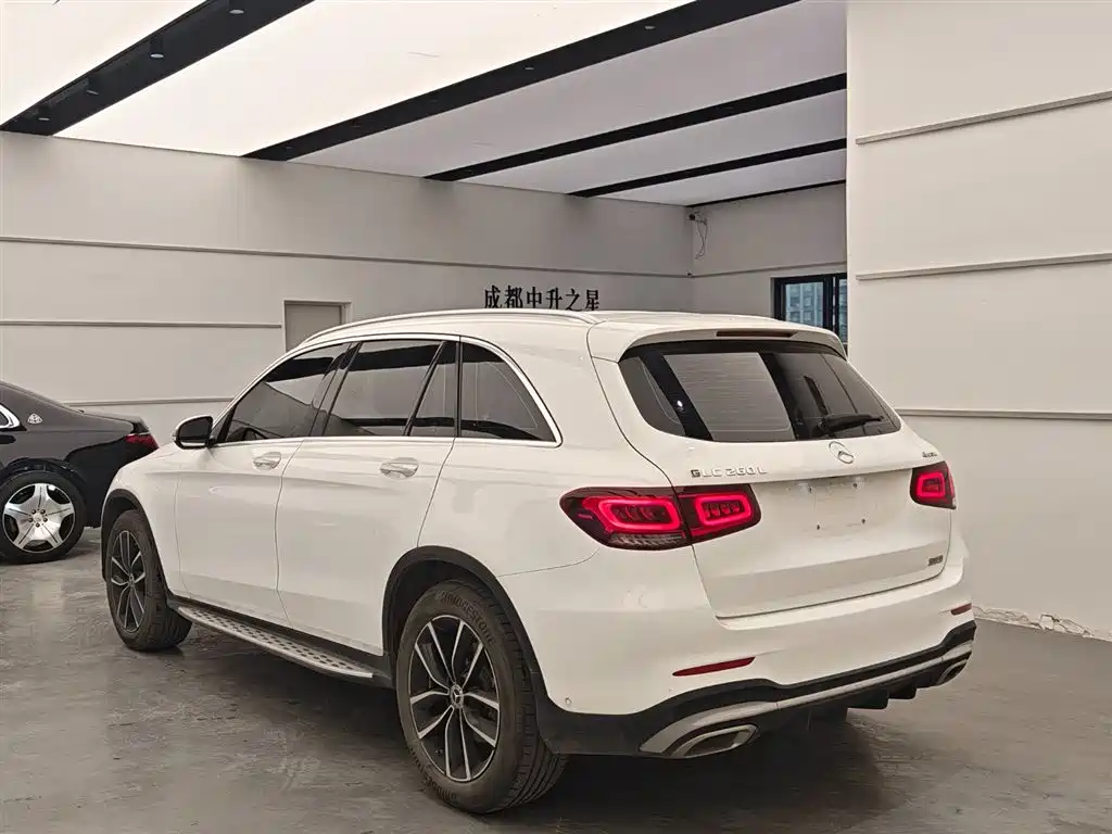 MERCEDES-BENZ GLC