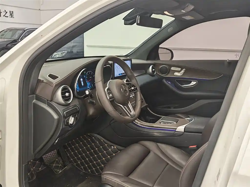 MERCEDES-BENZ GLC