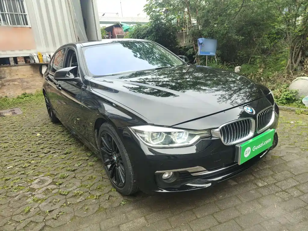 Фото 22 - BMW 3 Series