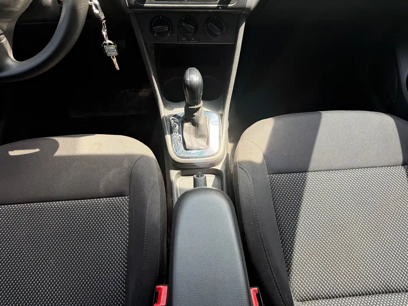 Volkswagen Polo 2013 1.4L Automatic Comfort Edition фото 10