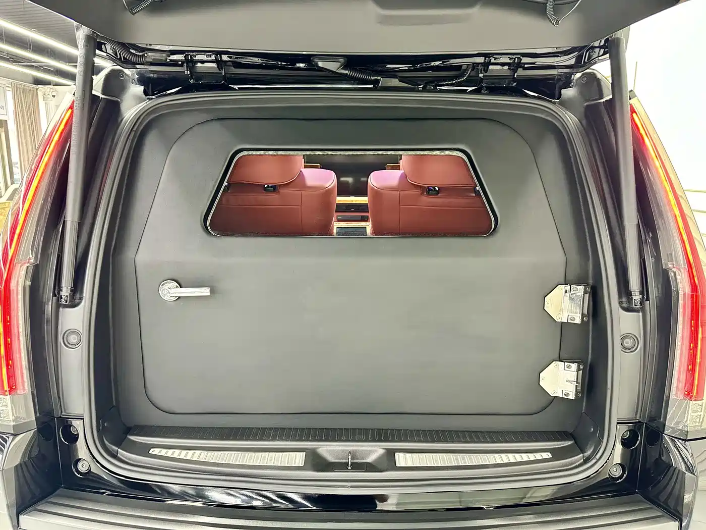 Фото 23 - Cadillac Escalade