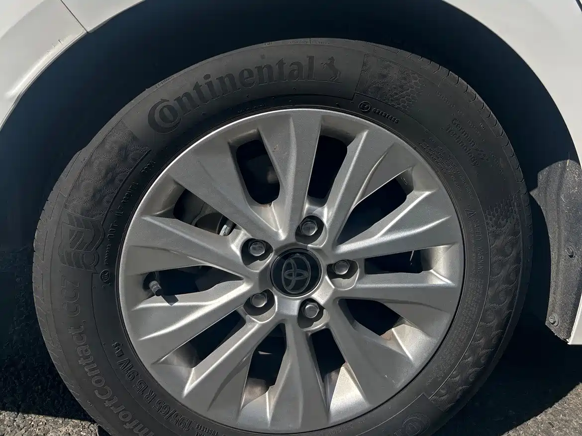 Photo 7 - Toyota Corolla