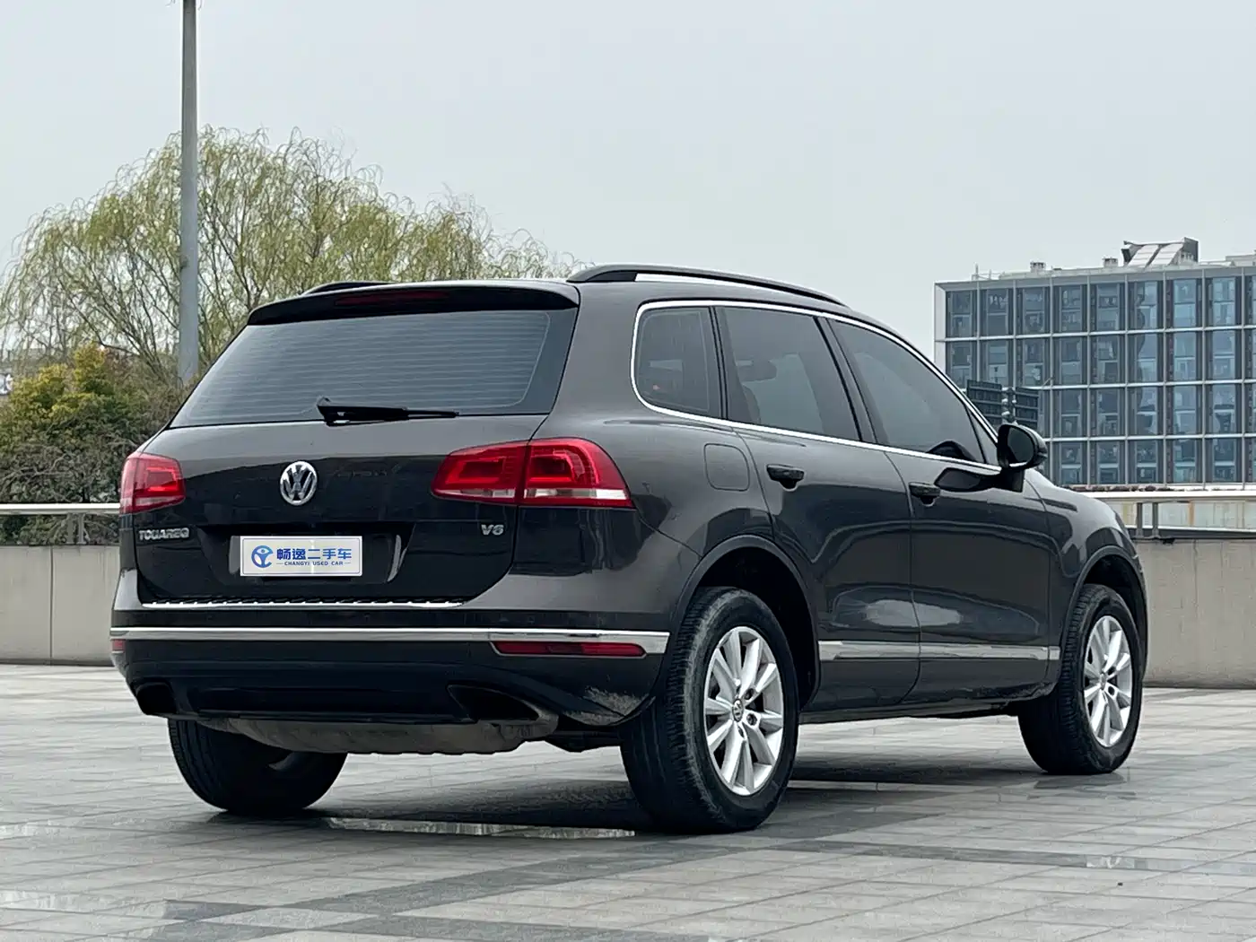 VOLKSWAGEN TOUAREG