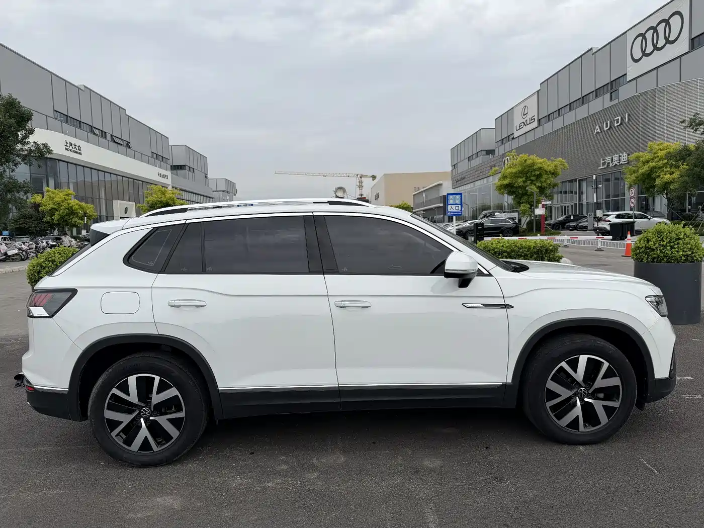 Volkswagen Tayron 2023 280TSI 2WD Luxury Plus Advanced Edition фото 4