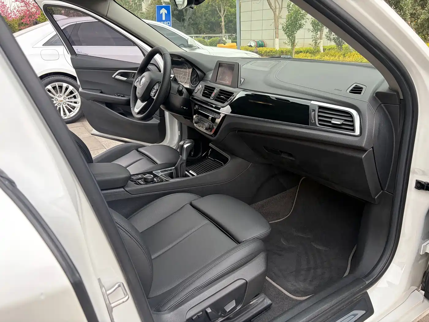 BMW 1 Series 2017 118i Sport фото 8