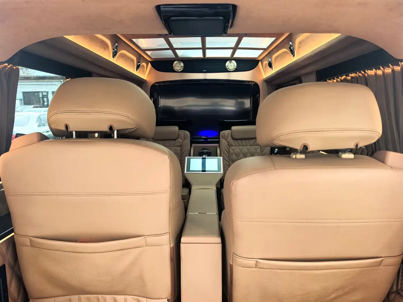 Volkswagen Caravelle 2019 2.0TSI 4WD Luxury 7-seater фото 3