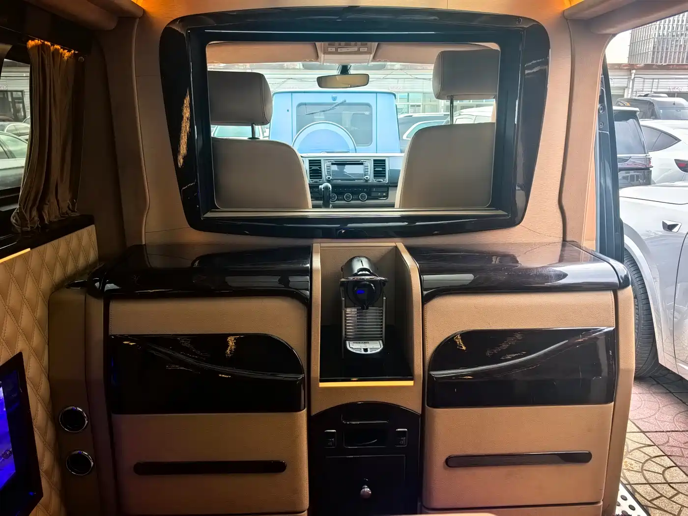 Volkswagen Caravelle 2019 2.0TSI 4WD Luxury 7-seater фото 8
