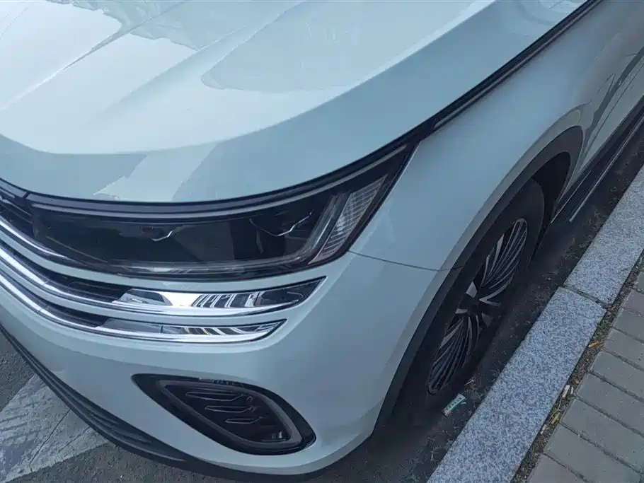 Volkswagen Talagon 2023 330TSI Luxury Touring Edition фото 5