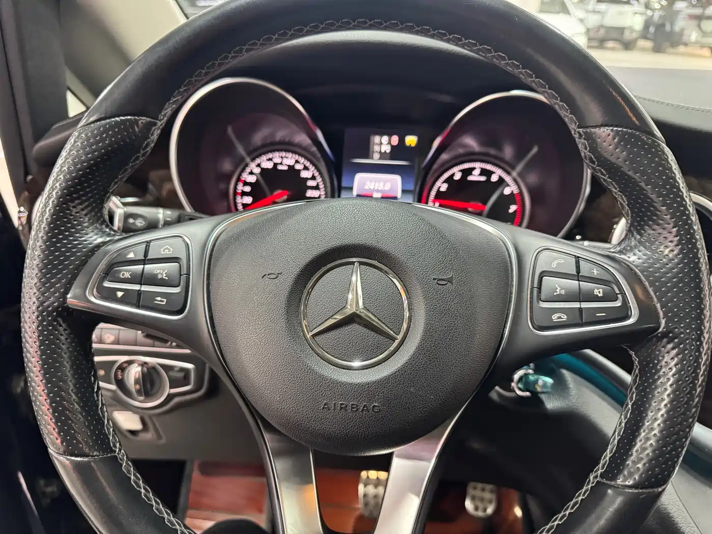 Mercedes-Benz V-Class 2017 Model V 260 L Ultimate Collection Edition фото 12