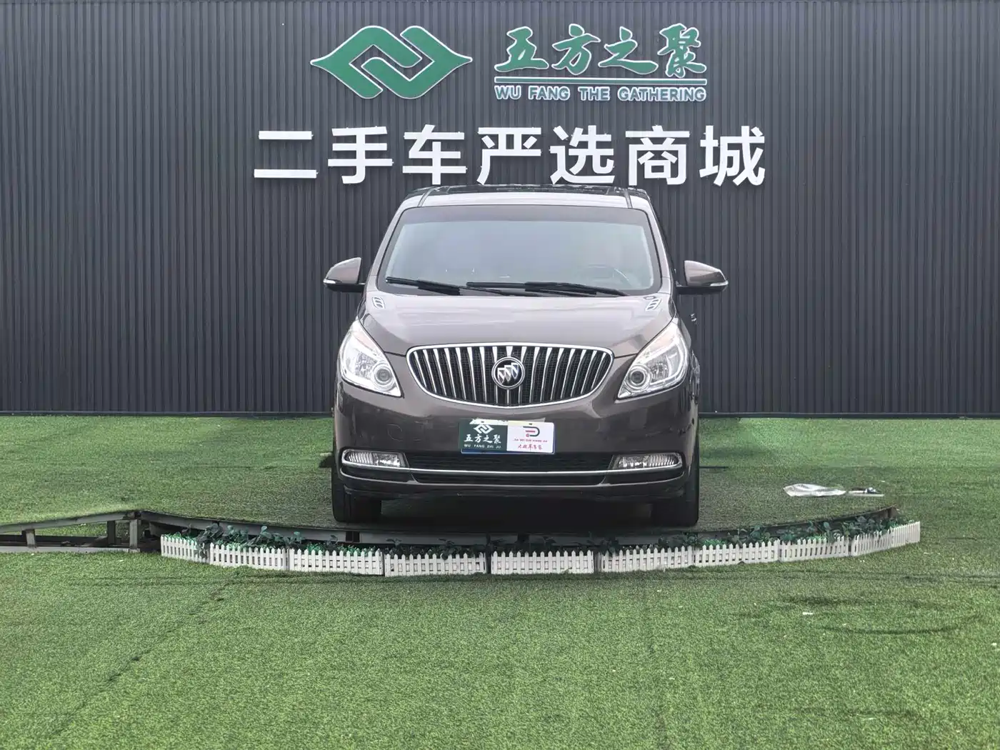 Buick GL8 2014 2.4L CT Luxury Business Comfort фото 2