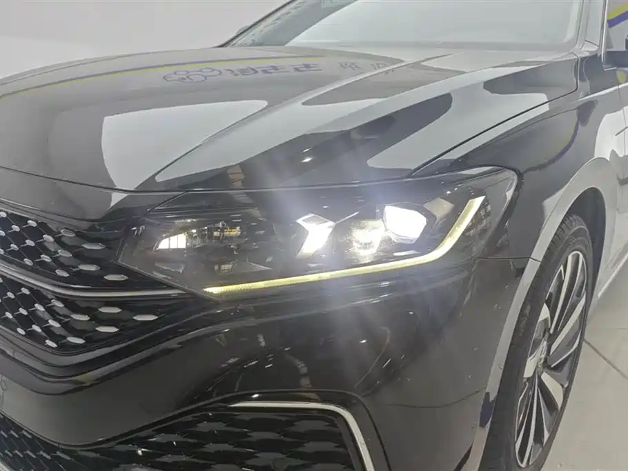 Volkswagen Passat 2022 330TSI Starlight Elite Edition фото 5