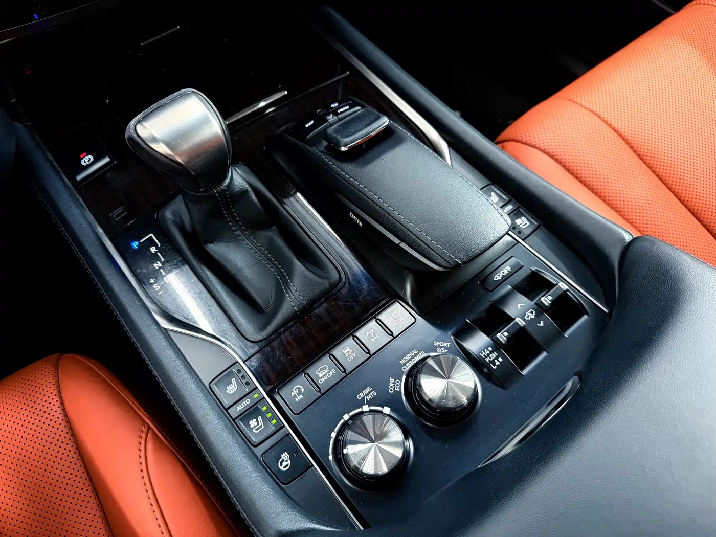Lexus LX 2016 570 Dynamic Luxury Edition фото 12