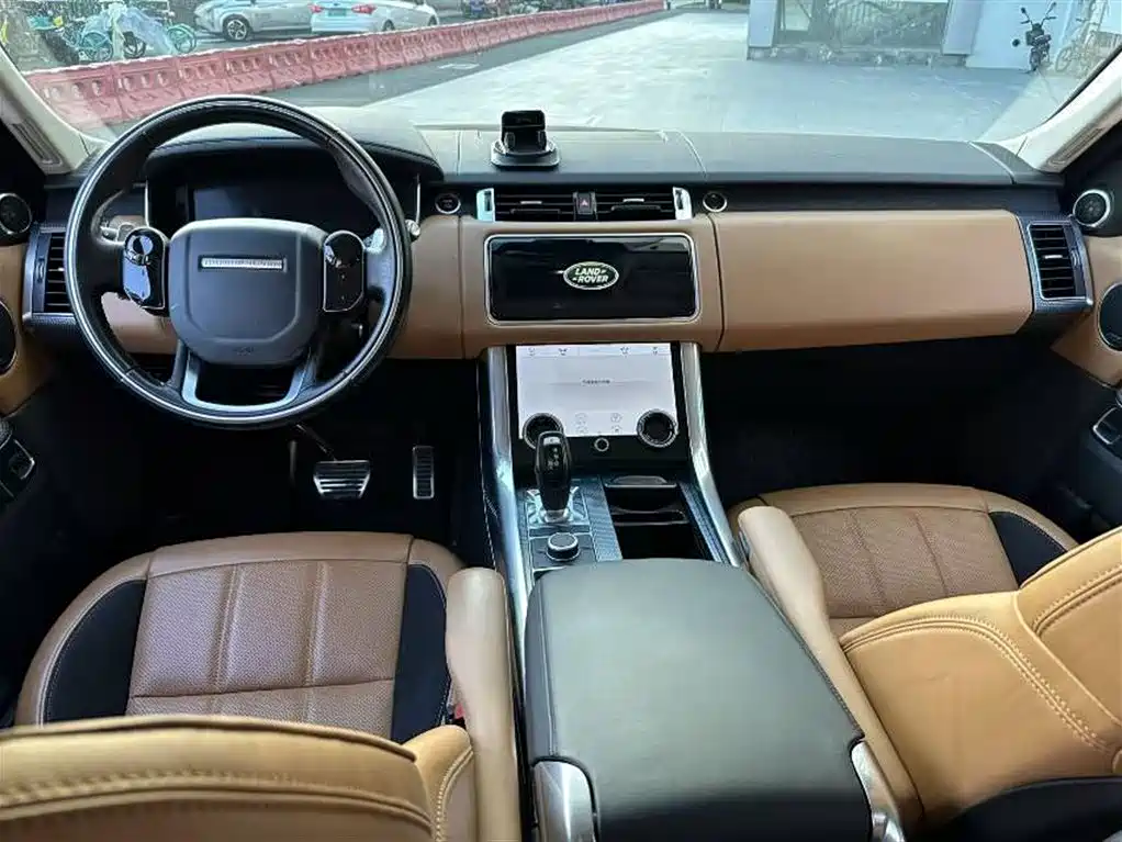 Land Rover Range Rover Sport 2021 3.0 L6 Gloss Black Edition фото 5