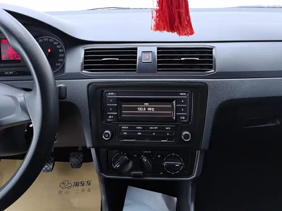 VOLKSWAGEN SANTANA