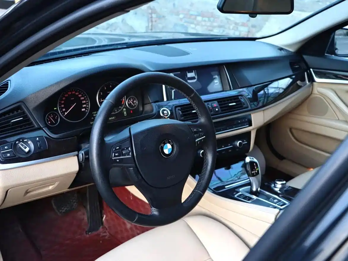 BMW 5 Series 2014 525Li Leading фото 3