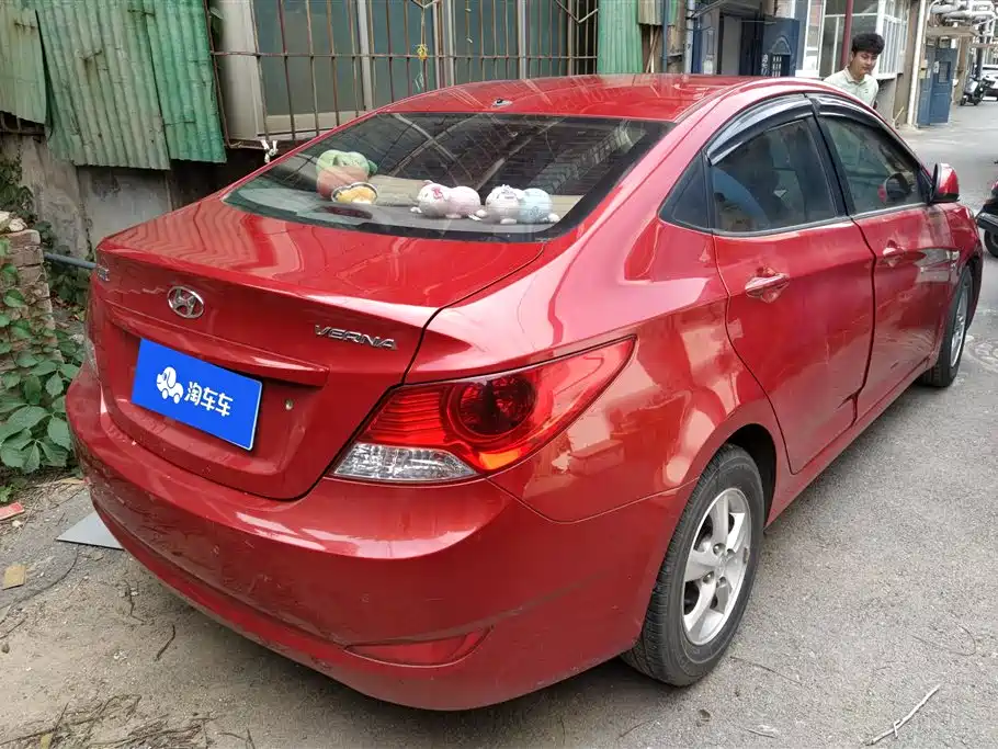 Hyundai Verna 2010 Sedan 1.4L Automatic Fashion GT фото 3