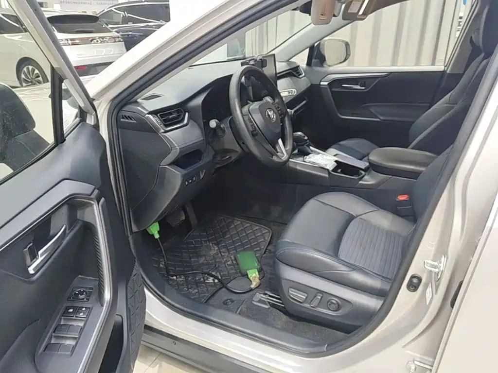 Фото 16 - Toyota Wildlander