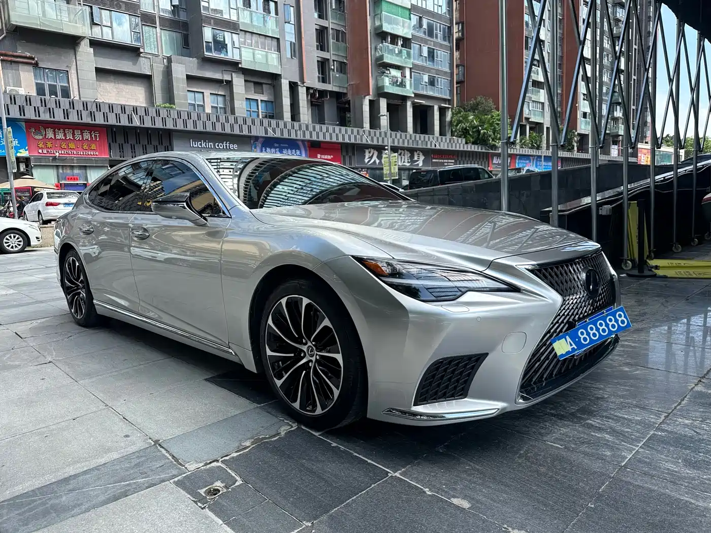 Lexus LS 2021 500h Executive Edition фото 3