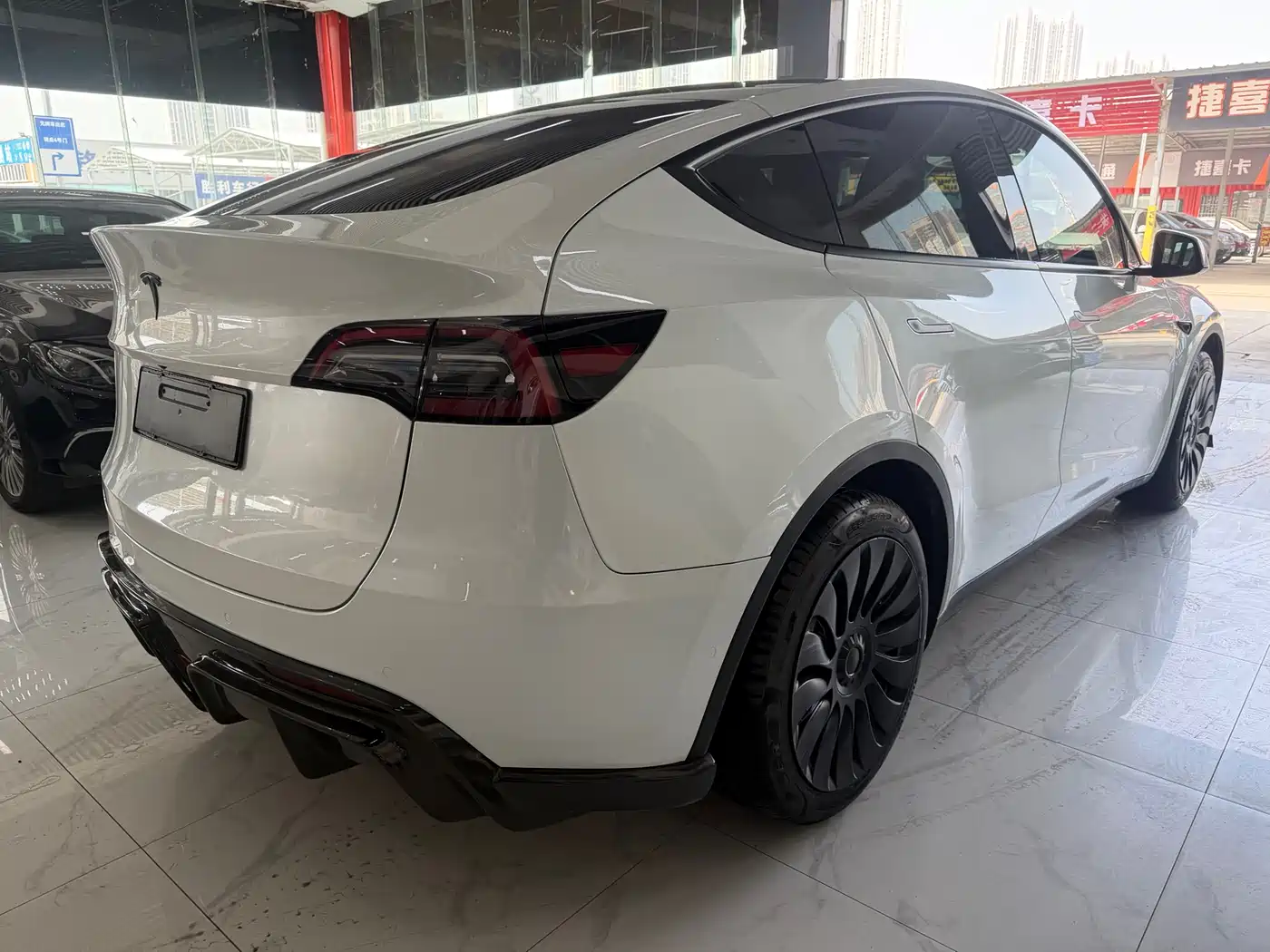TESLA MODEL Y