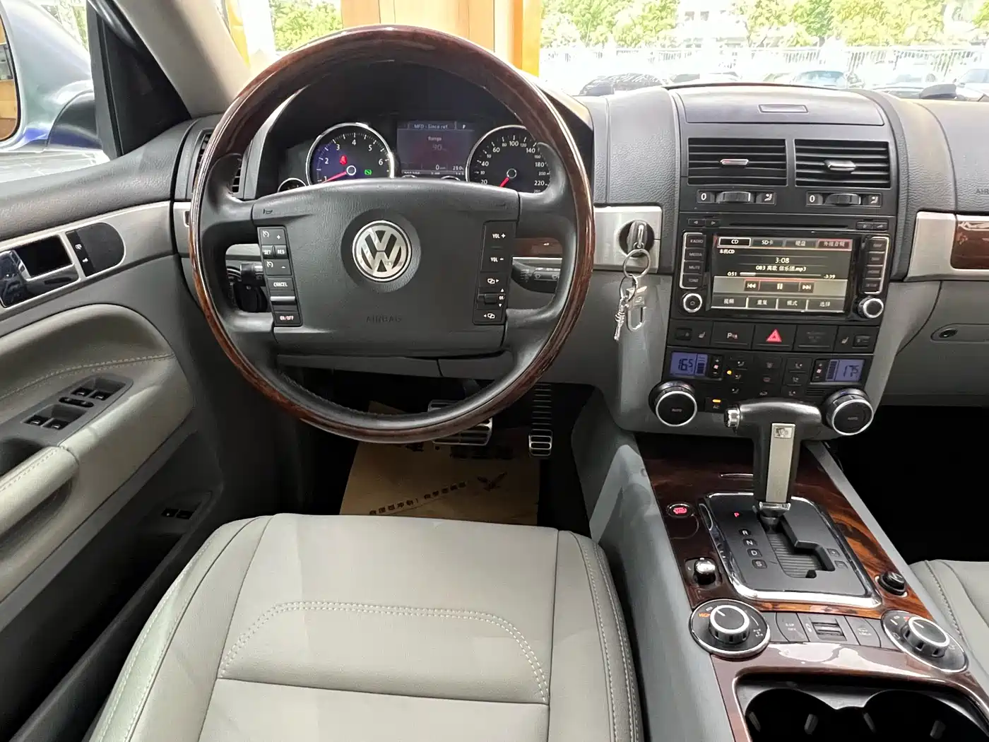 Volkswagen Touareg 2007 4.2L Premium фото 26
