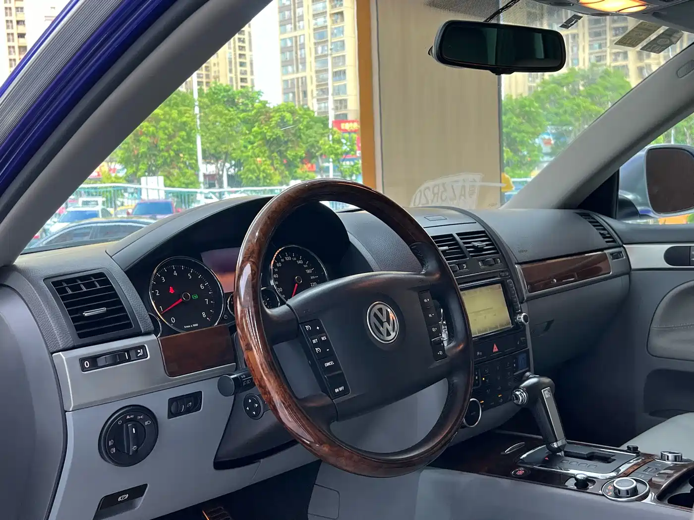 Volkswagen Touareg 2007 4.2L Premium фото 16