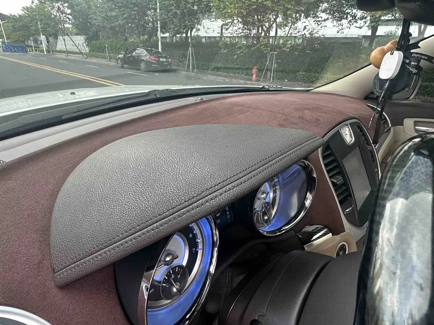 Photo 9 - Chrysler 300C (Import)