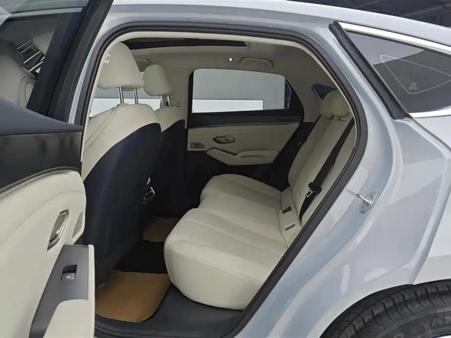BYD Qin L 2024 DM-i 120KM Superior Edition фото 11