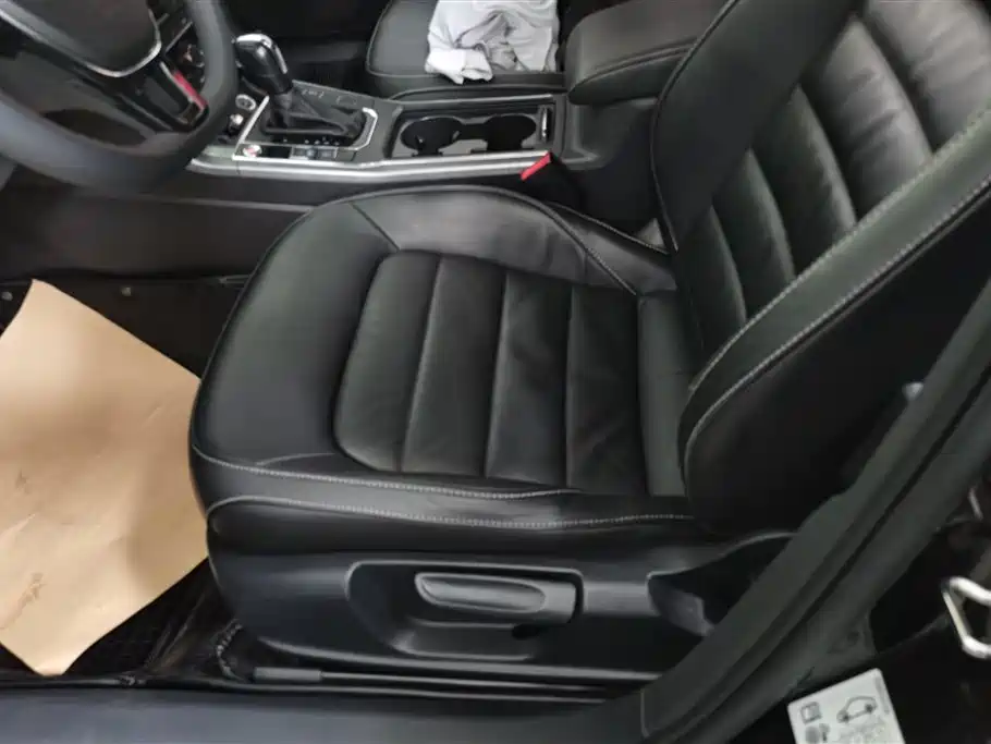 Volkswagen Passat 2015 1.8TSI DSG Honor Edition фото 9