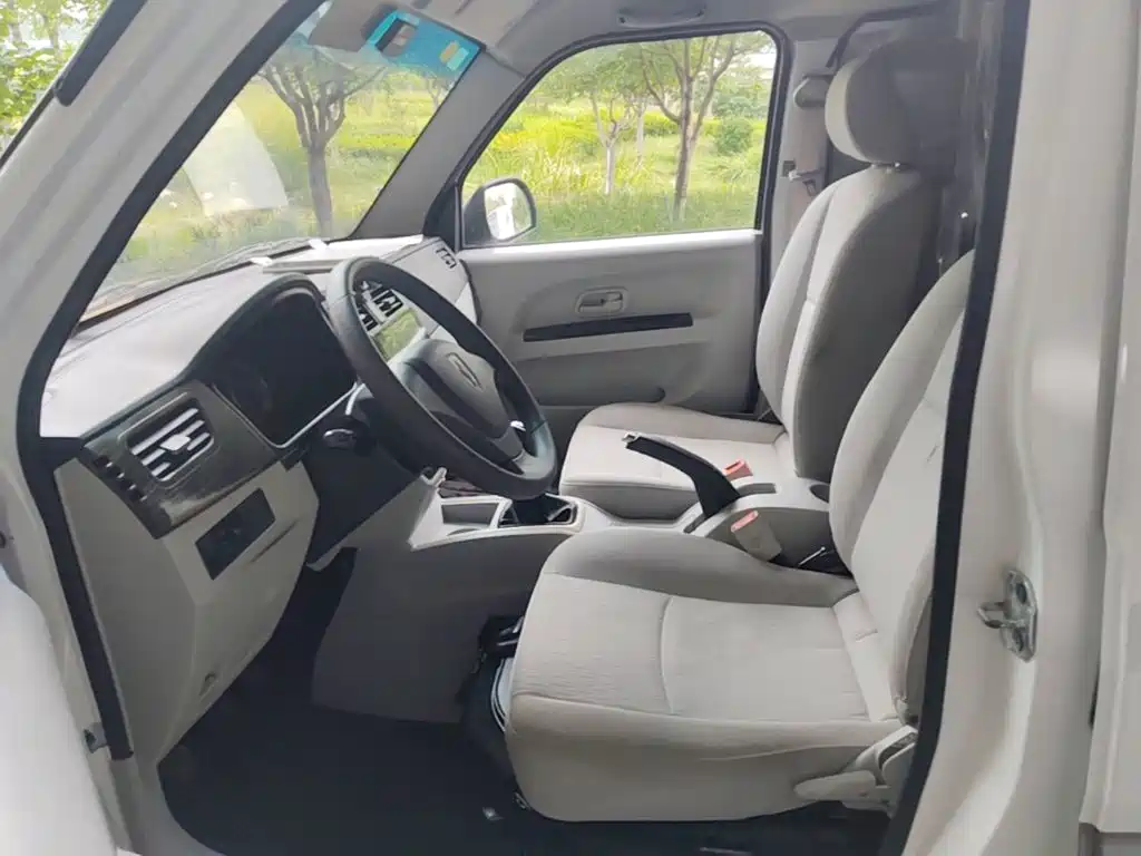 Jinbei New Hiace X30L 2024 2023 1.5L Super Comfort Van 2/5-seater Non-AC Version SWC15M