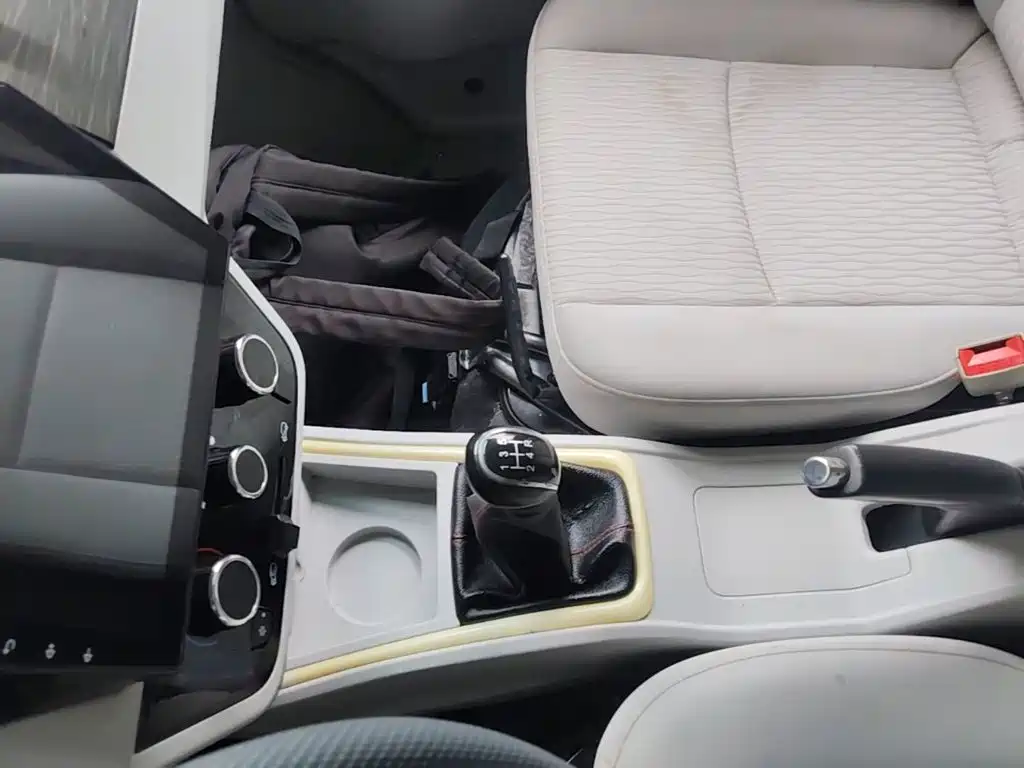 Jinbei New Hiace X30L 2024 2023 1.5L Super Comfort Van 2/5-seater Non-AC Version SWC15M