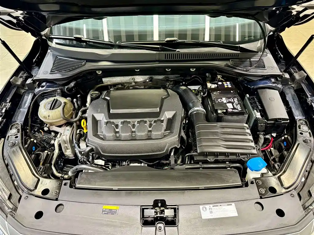 Volkswagen Passat 2024 380TSI Luxury фото 11