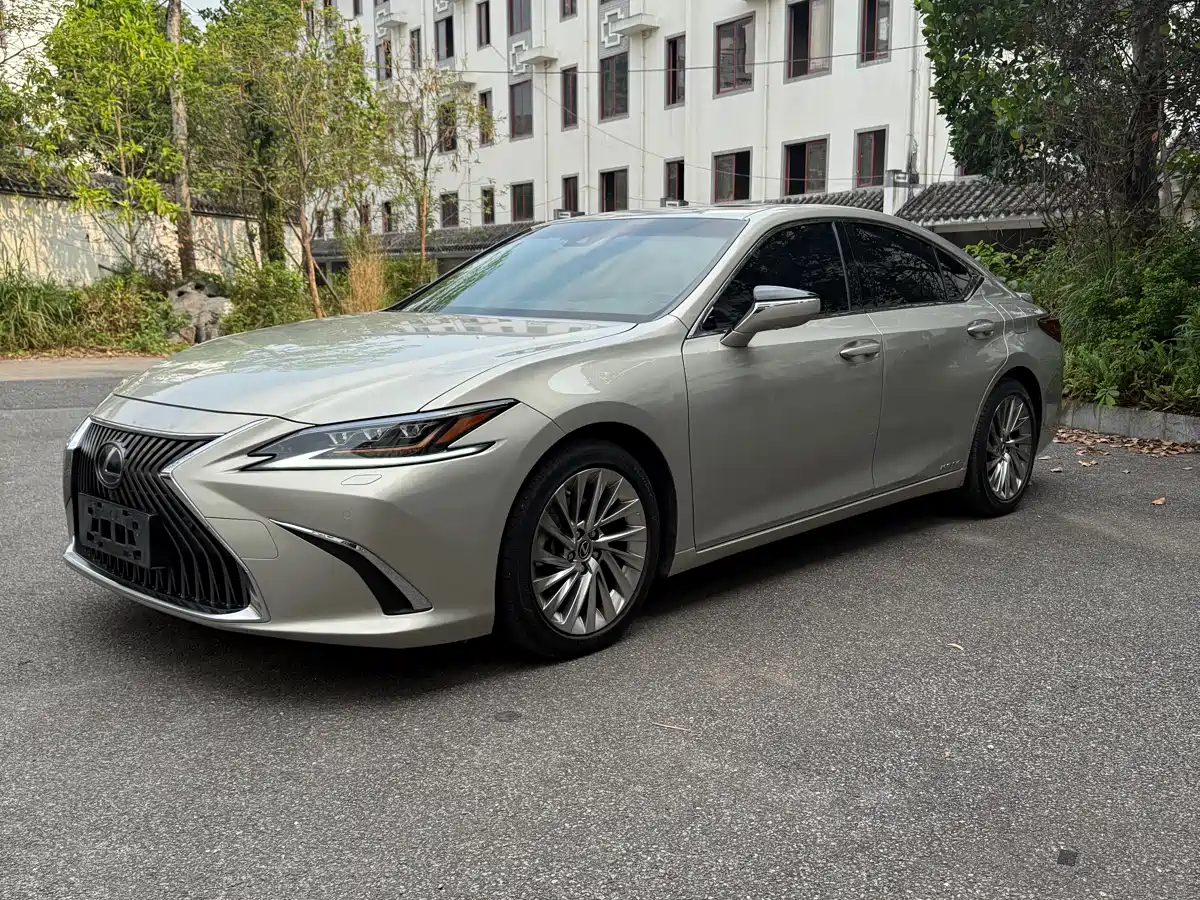 Lexus ES 2018 300h Executive Edition China V фото 3
