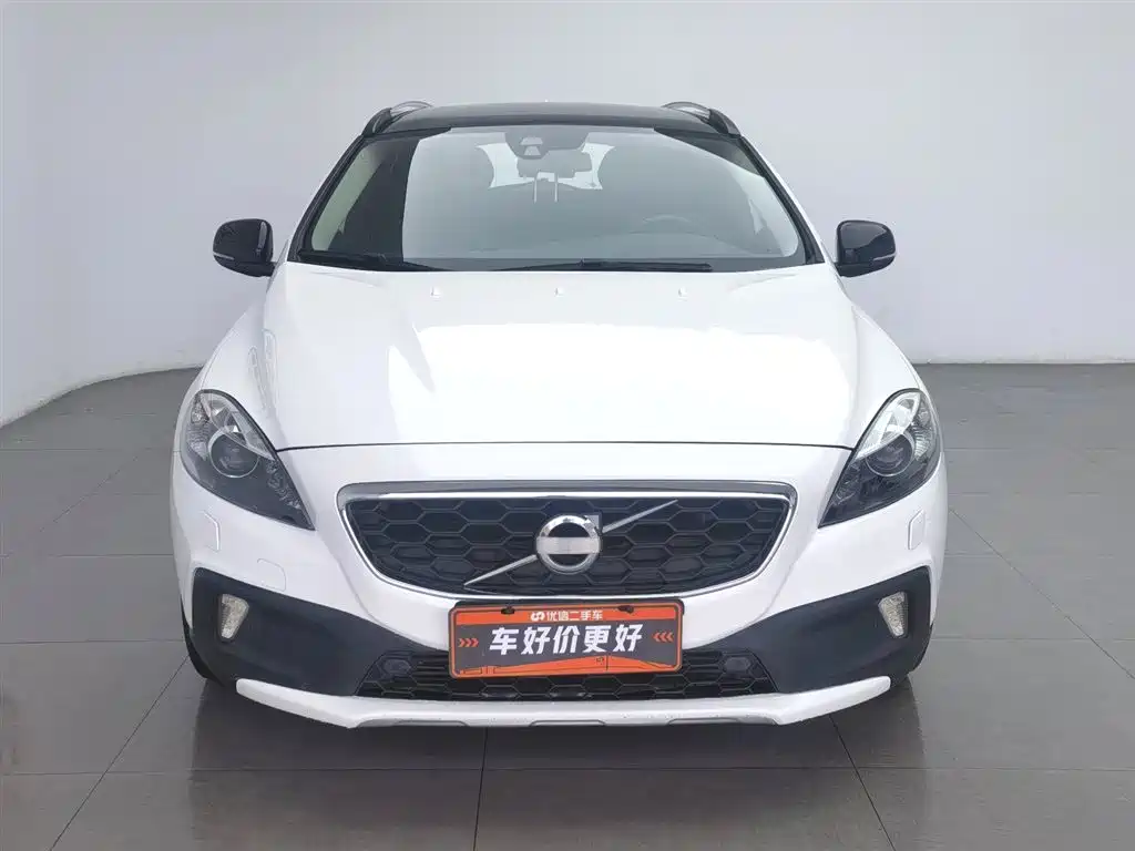 Фото 3 - Volvo V40