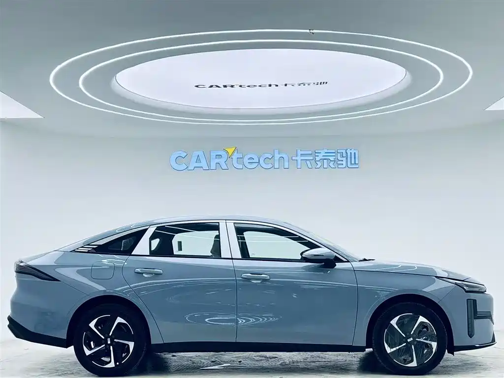 Geely Galaxy Galaxy L6 2025 EM-i 140km Starship Edition фото 4