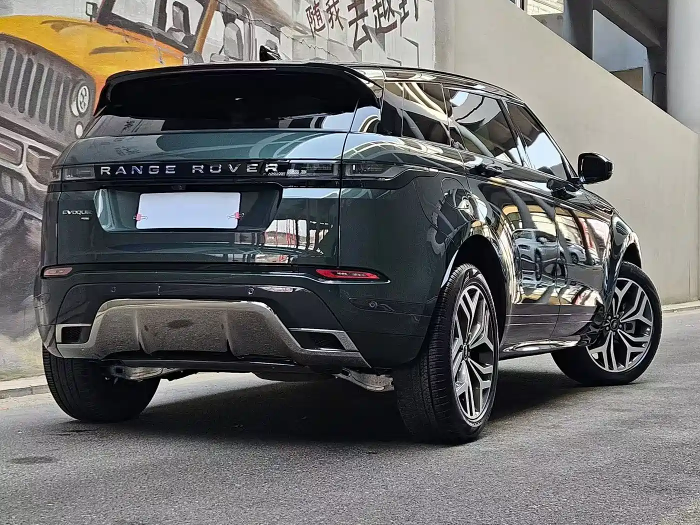 Land Rover Range Rover Evoque 2022 Facelift Range Rover Evoque L 249PS R-Dynamic Luxury фото 2