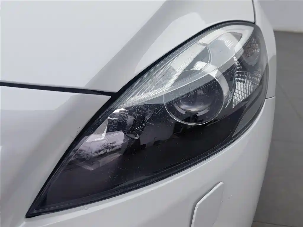 Фото 7 - Volvo V40