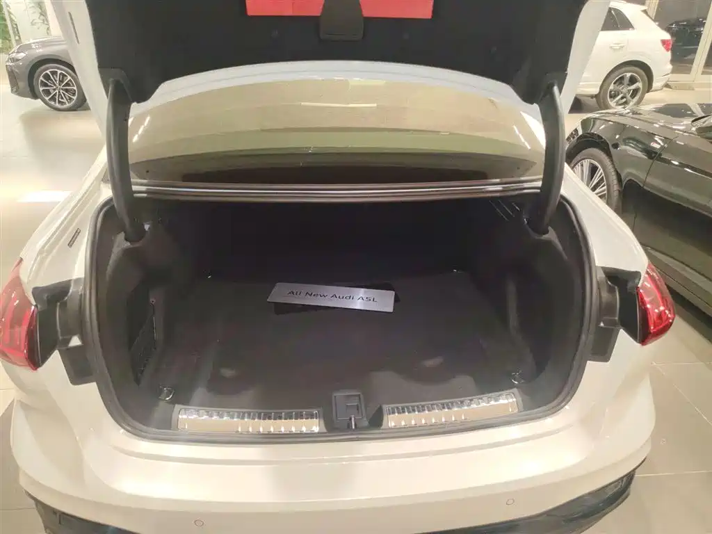 Audi A5L 2025 2.0T Sport Edition Plus фото 15